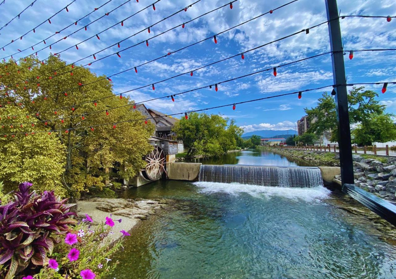 Relaxing Condo On The River - New Air Hockey Table Pigeon Forge Bagian luar foto